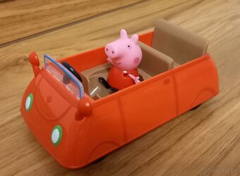 Prasátko Pepa hračky - autíčko.