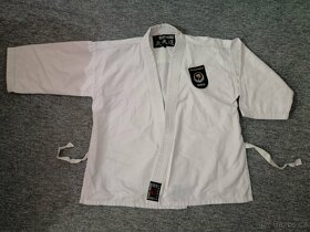 1x blůzka karate, 1x blůzka judo, 1x pásek