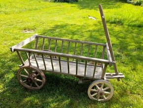 Starý dřevěný vozík - žebřiňák