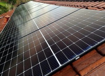 Montáž solárních panelů (fotovoltaické elektrárny)