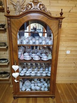Prosklená skříň - skleník-vitrína