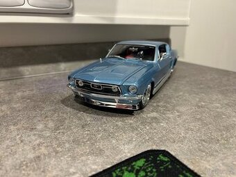 Ford Mustang 1967, 1:18