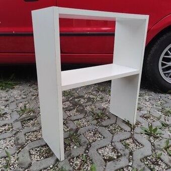 Pěkná bílá police
