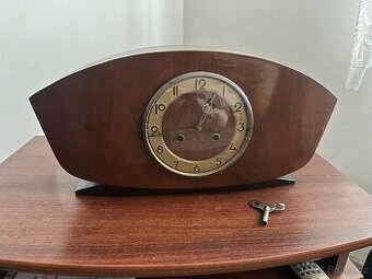 Retro stolní mechanické hodiny