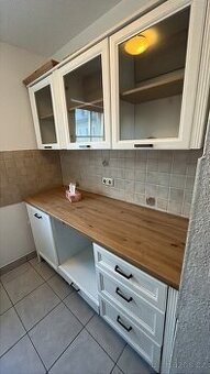 Kuchyňská linka včetně spotřebiče