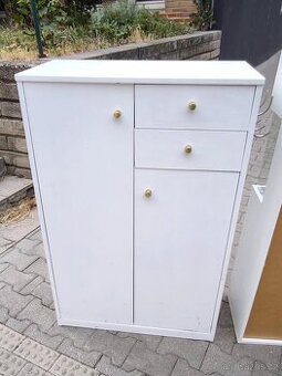 DOVOZ MOŽNÝ komoda bíle natřená 72x110x37 cm