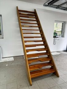 Mlynářské Dřevěné Schodiště se Zábradlím