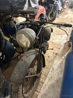 Předválečný Triumph B200 + Díly