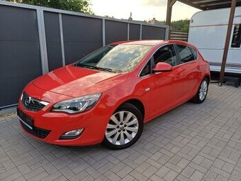 Benzínová Opel Astra 74066km... rok 2010