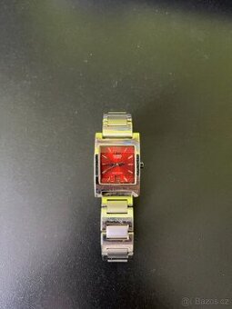 Dámské analogové hodinky Casio - červené
