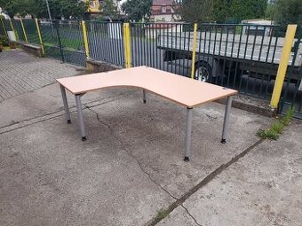 Rohovy psaci kancelarsky stul