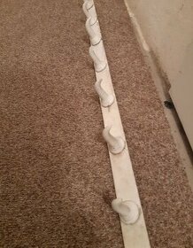 Porcelanovy reznicky vesak