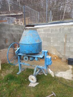 Stavební míchačka na beton