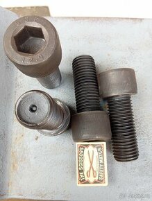 Šroub M30 délka závitu 75mm, pevnost 12.9, bez pú\černý