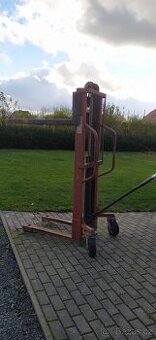 Prodám paletový zakladač  1 000 kg/155 cm.