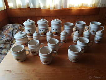 Keramický servis + police