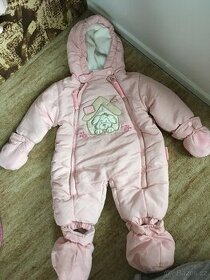 Prodám zimní, růžovou kombinézku s pejskem vel. 0-3 měsíce.