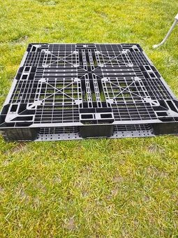 Plastové palety 110x110