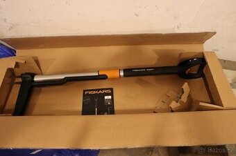 Fiskars SmartFit vytrhávač plevele zánovní