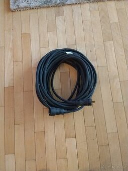 Prodám 20 m prodlužovací šňůru 220V silný kabel chráněný