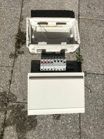 Rozvaděč pod omítku 12 modulů