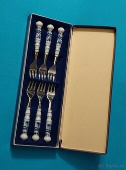 Cibulák - dezertní vidličky v kazetě.