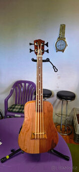 Prodám malou bas kytaru