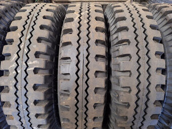 Pneu BARUM, marador  8,25-15