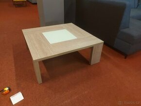 Prodám levně k.stolek nový