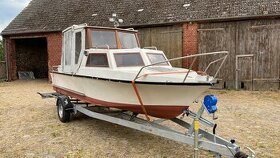 Kajutová lodˇ Viking s doklady + podvalník, vč. dokladů ,