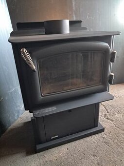 Kanadská krbova kamna Regency f1150 top stav