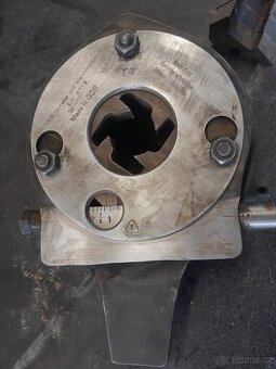 Závitořezná hlava