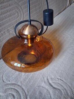 Prodám vintage jantarovou závěsnou lampu z muránského skla,