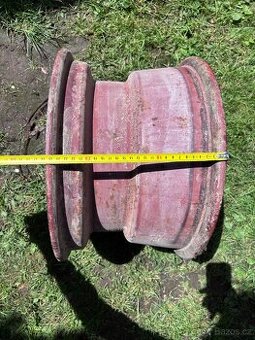 Plechový disk pro pneumatiku 10/75-15,3