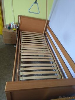 Polohovací elektrická postel