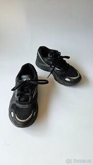 Černé tenisky na tkaničky Reebok - vel. 28