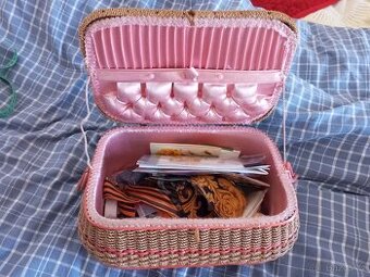 Krabice /truhlička na nitě