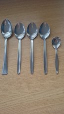 Příbory-staré-zbytky,lis na česnek,struhadlo,lopatka -retro.