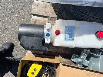Elektrohydraulické čerpadlo 12V, 200 bar, s nádrží 8 lt