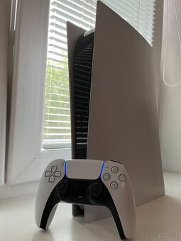 PlayStation 5 ve špičkovém stavu – připravená ke hraní