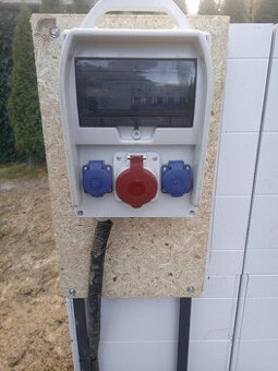 Stavebni rozvadec s jistici