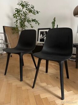 Antracitová židle Ikea ODGER