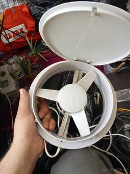 Plně funkční koupelnový ventilátor