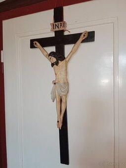 Pěkný hodně starý dřevěný Ježíš na kříži