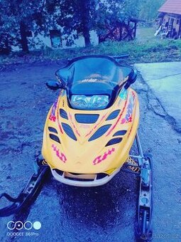 Sněžný skútr Ski doo mxz 800