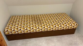 Válenda s úložným prostorem