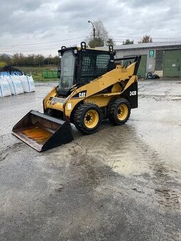 Cat 242B smykový nakladač