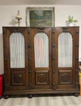 Starožitná šatní skříň - 1