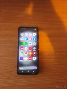 Prodám mobilní telefon Zn. Samsung Galaxy Z Flip 5 .