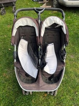 Kočárek pro dvojčata